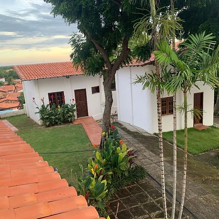Morro Branco Suites - Hospedaria Morro Branco เบเบรีเบ ภายนอก รูปภาพ