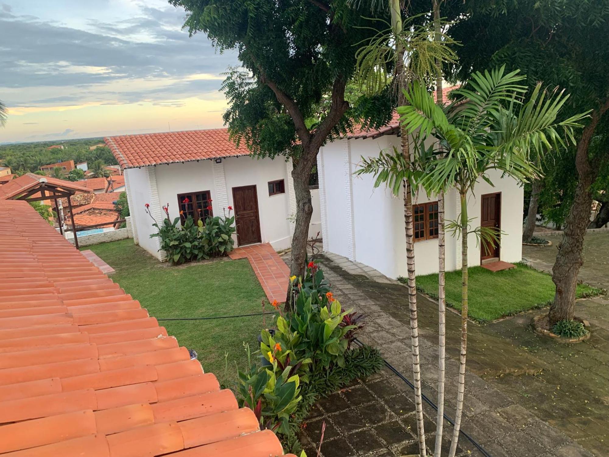 Morro Branco Suites - Hospedaria Morro Branco เบเบรีเบ ภายนอก รูปภาพ